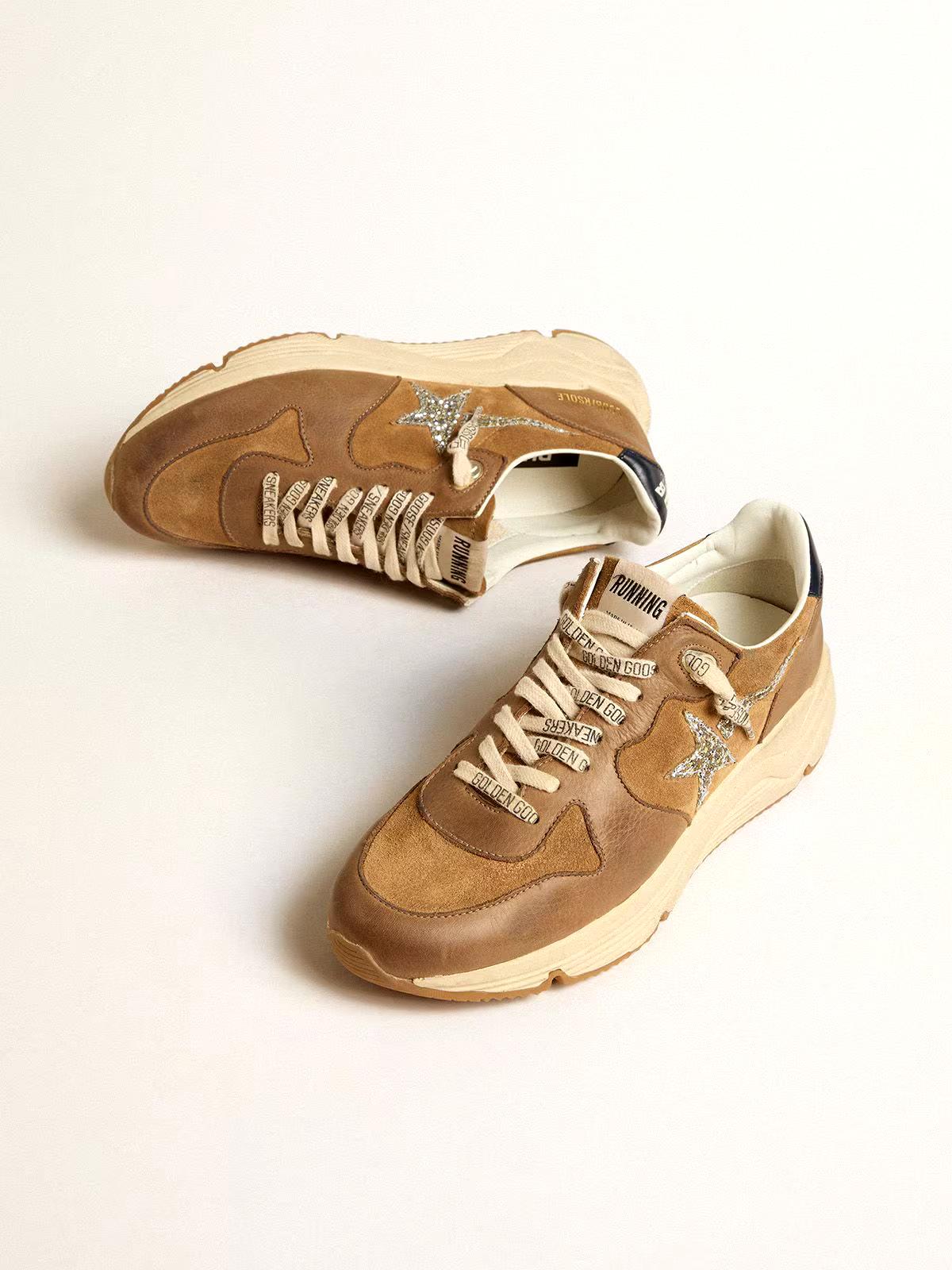 Tabakbrauner Running Sole Damen aus Nappa und Rauleder mit Silberglitzerstern
