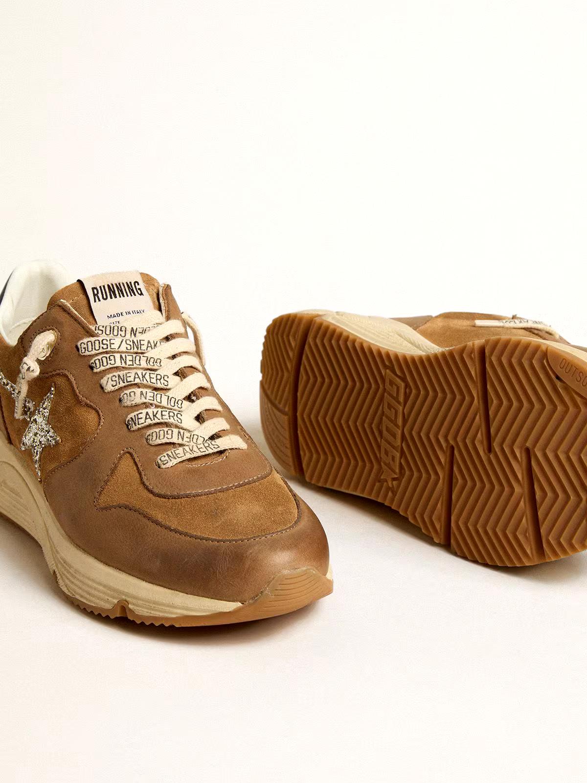 Tabakbrauner Running Sole Damen aus Nappa und Rauleder mit Silberglitzerstern