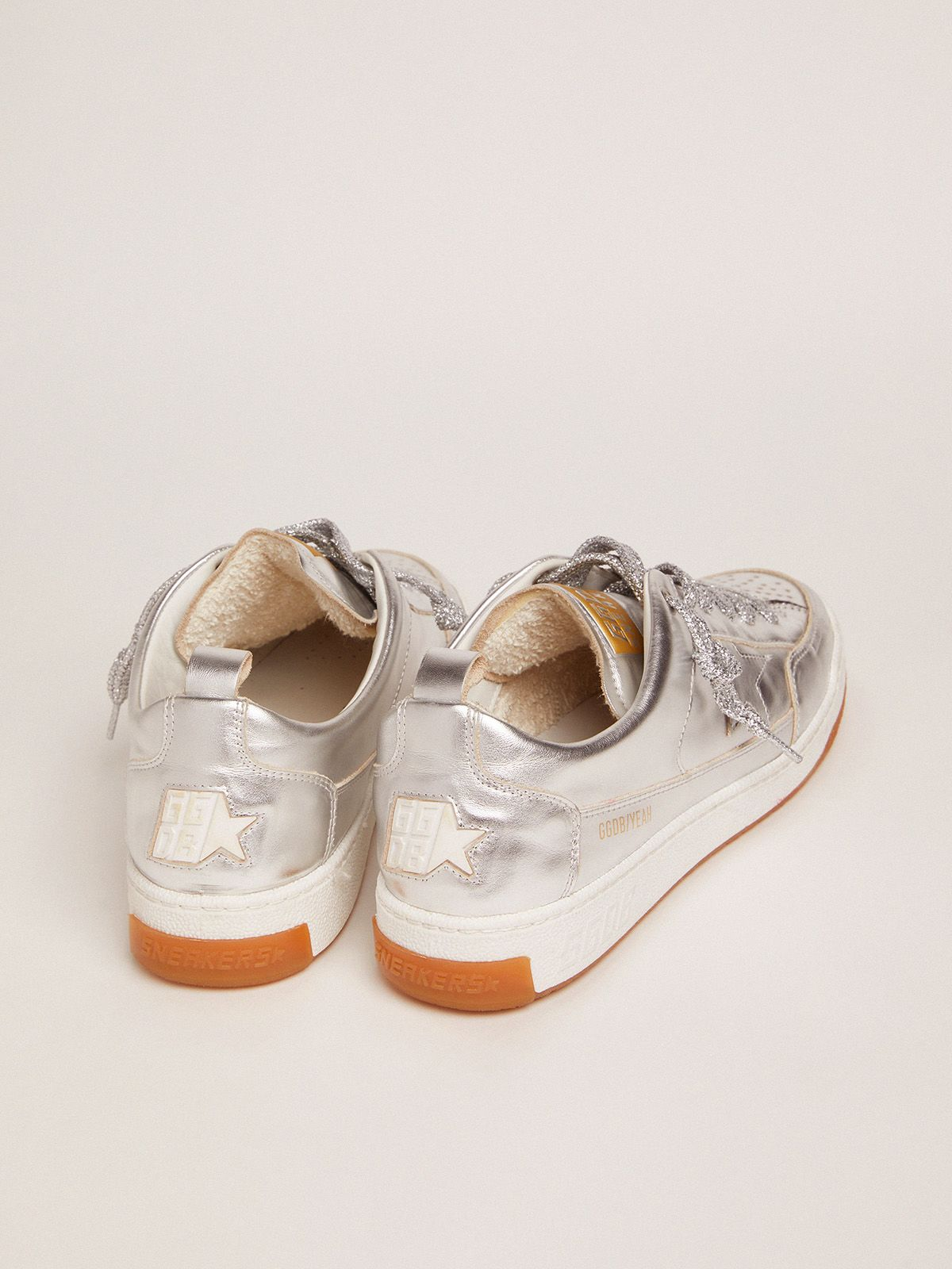 Yeah DAMEN Sneakers aus silbernem laminiertem Leder