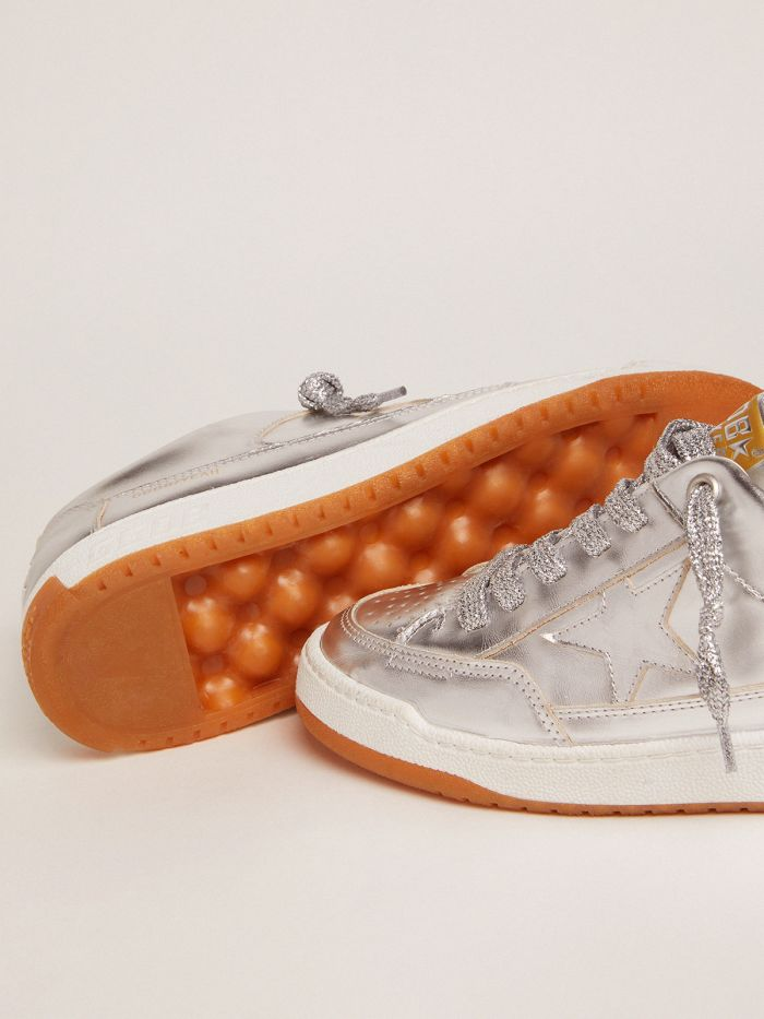 Yeah DAMEN Sneakers aus silbernem laminiertem Leder
